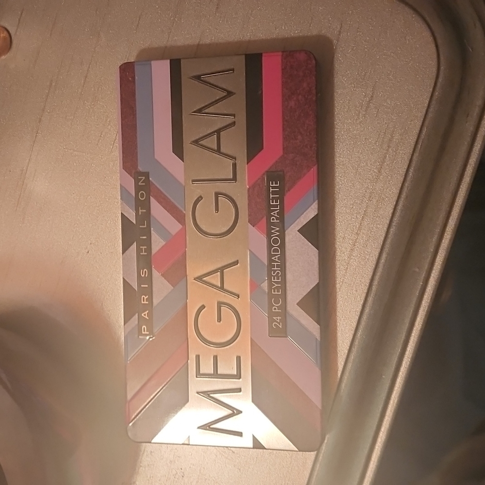 Paris Hilton eyeshadow pallet